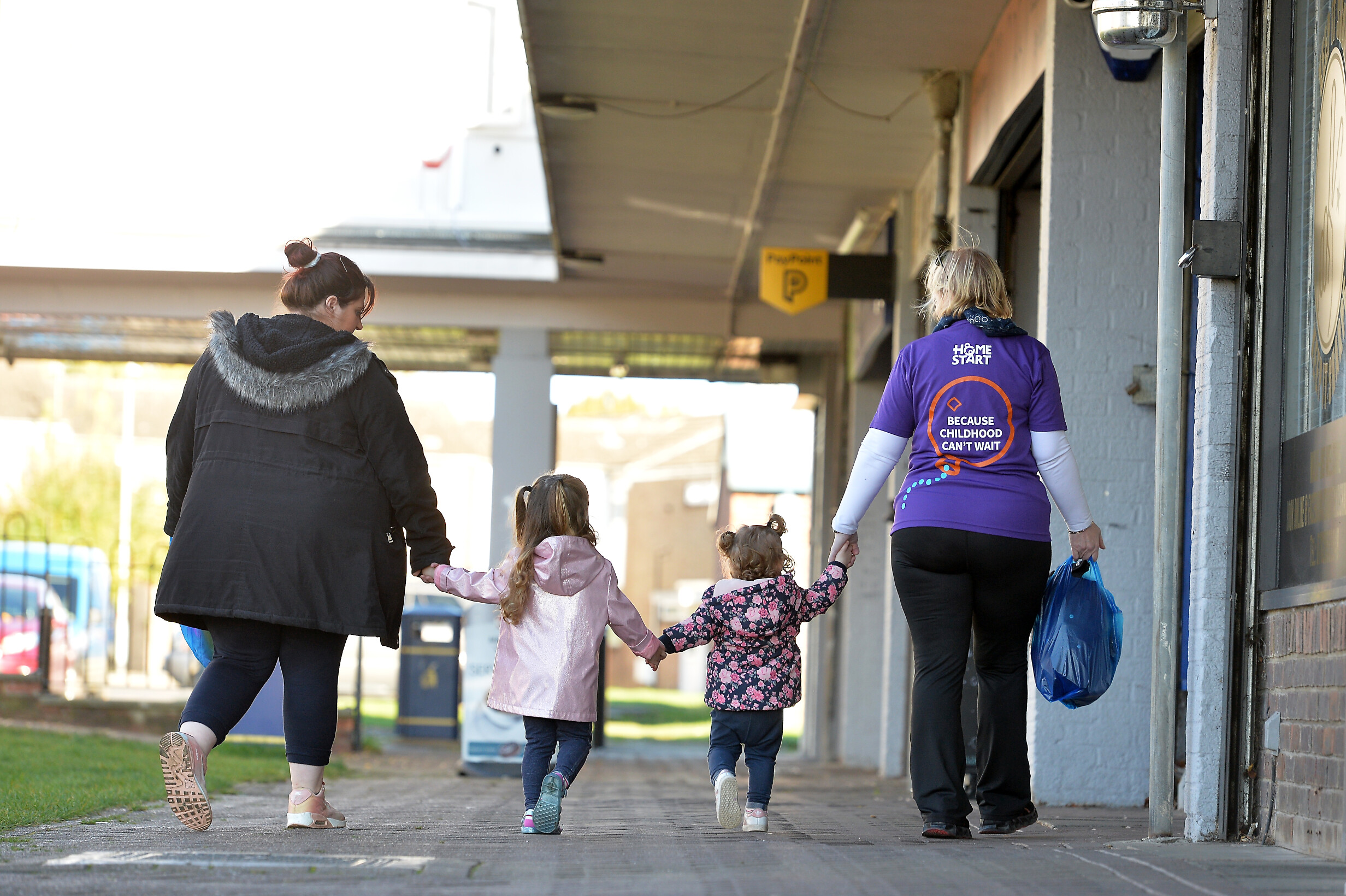 Volunteer with a family (HSUK)